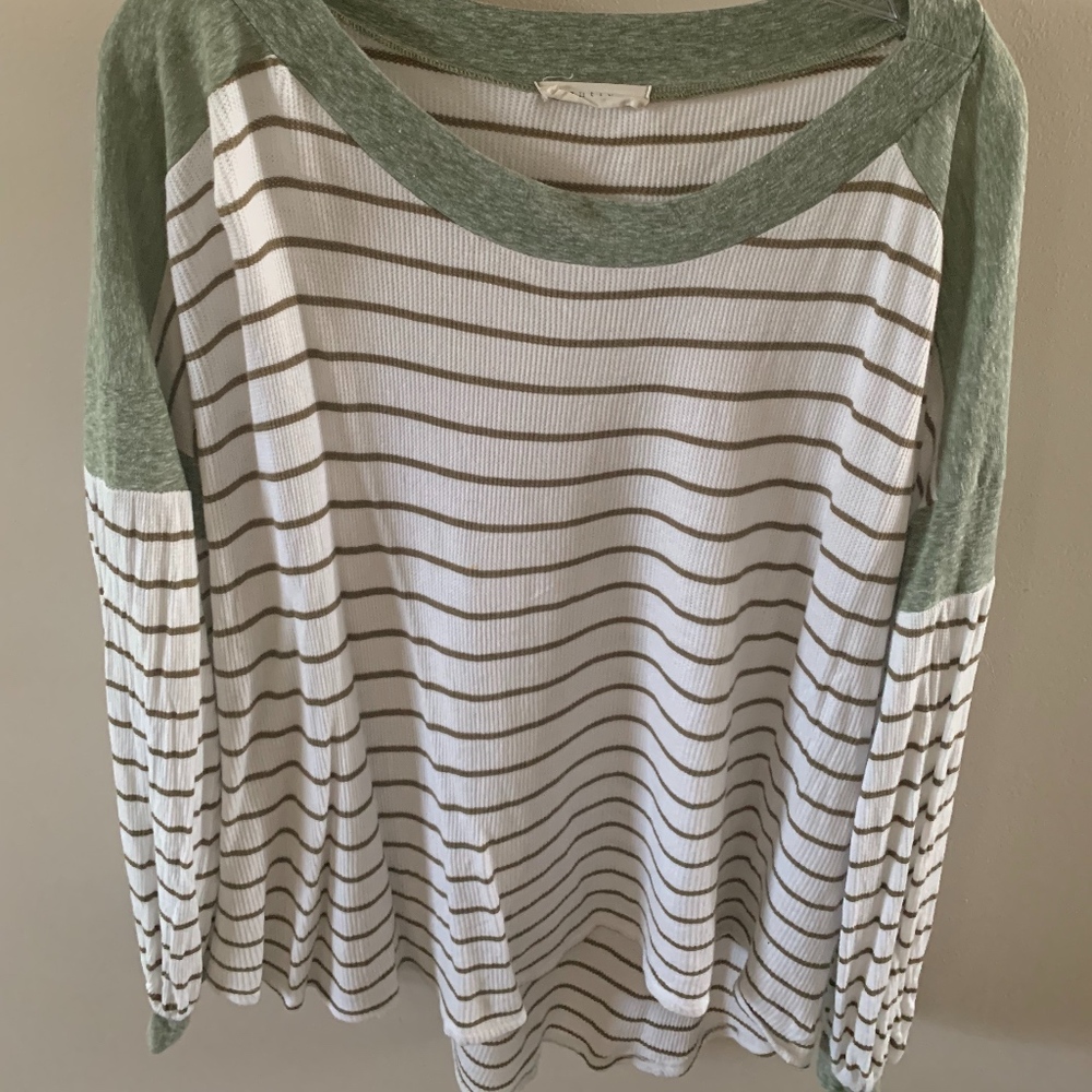 Flowly Baseball Sleeve Entro Top